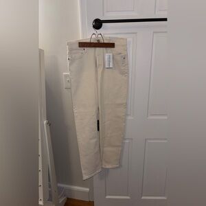 Old Navy Womens Extra High-Waisted Sky-Hi Straight Jeans. NWT sz 8. Cream color